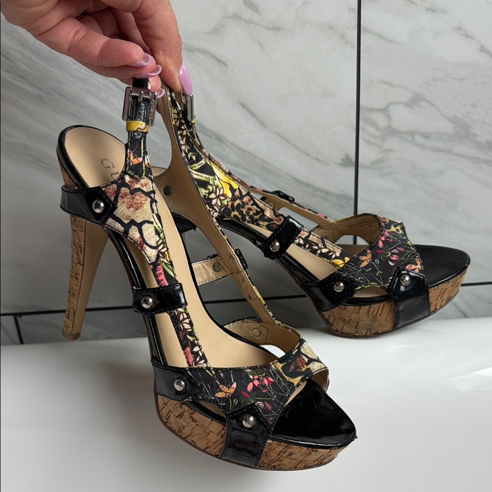 Chic Black florals guess Women's Heels Sz 9